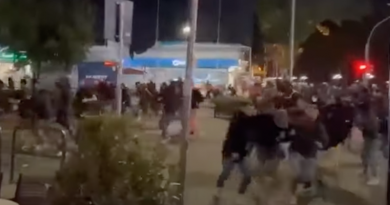 A Tirana ci sono stati violenti scontri tra tifosi e polizia alla vigilia della finale di Conference League tra Roma e Feyenoord