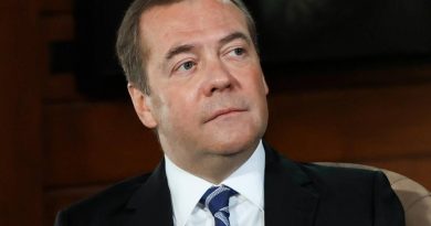 Medvedev stronca l’Italia e sbeffeggia il piano di pace. Di Maio: “Vuole la guerra”