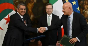 Eni, accordo con Sonatrach: attesi 3 mld metri cubi di gas dall’Algeria