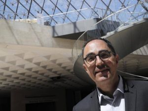 Louvre, l’ex direttore Jean-Luc Martinez indagato per traffico di antichità