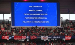 Liverpool-Real Madrid, il calcio d'inizio slitta alle 21.30: disordini fuori dallo stadio, tanti tifosi dei Reds senza biglietto