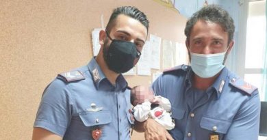 Catania, neonato abbandonato in una cesta. Partita gara di solidarietà