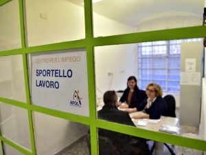 “Non troviamo lavoratori”: le imprese “attaccano” il reddito grillino