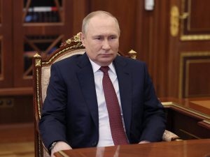 “Putin ha 3 anni di vita e perde la vista”: rivelazione choc della spia