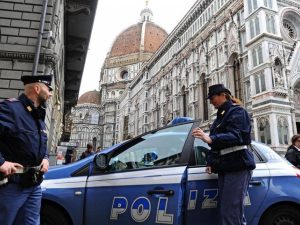 Accoltellato da un albanese davanti ai turisti: terrore a Firenze