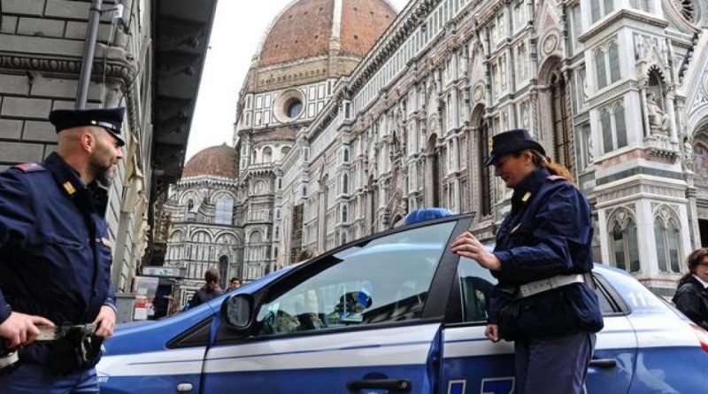 Accoltellato da un albanese davanti ai turisti: terrore a Firenze
