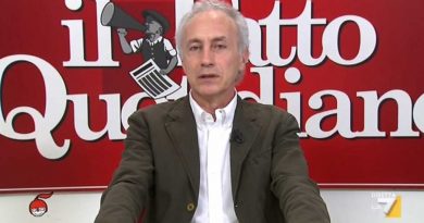 Travaglio a La7: “Salvini in Russia? È sempre lo stesso cazzaro. Ora chi ha voluto lui e Berlusconi nel governo dei migliori se li ciucci”