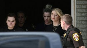 Johnny Depp vince contro Amber Heard: è stato diffamato dalla ex. Risarcimento da 15 milioni di dollari. “Mi è stata restituita la vita”