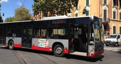 Roma, bus investe due turisti: sono in condizioni gravissime