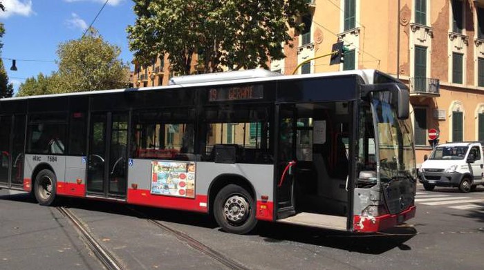 Roma, bus investe due turisti: sono in condizioni gravissime