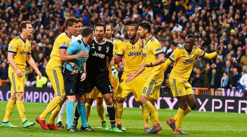 Buffon e l’arbitro Oliver, il portiere svela un particolare: “Qualcuno gli tirò due cazzotti, ma non io”