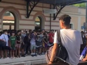 “Questo è territorio nostro”. Così i nordafricani hanno attaccato gli agenti