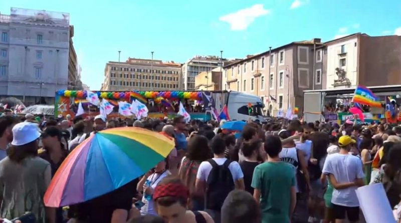 Roma Pride, migliaia di persone alla manifestazione per i diritti lgbt+: segui la diretta