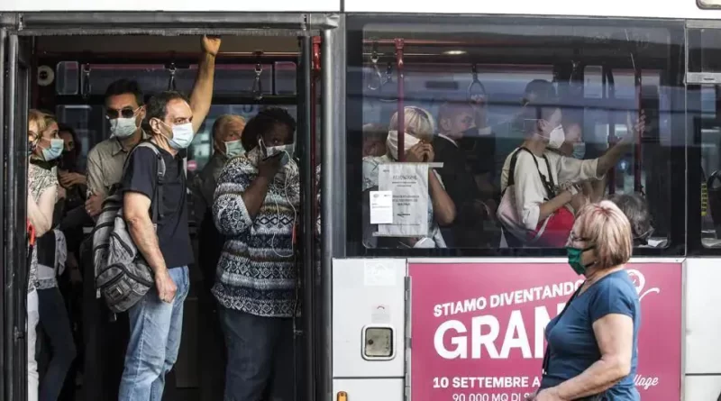 Covid, cambiano le regole per le mascherine: ecco tutto quello che c’è da sapere