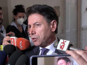 “Ha un problema di coerenza…”. Tutti gli errori del CamaleConte