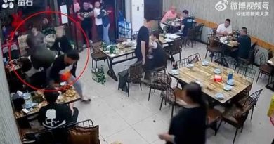 Indignazione per video su violenza su donne al bar