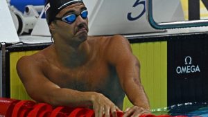 Nuoto, azzurri da sogno: Ceccon vince i 100 dorso con il record del mondo, Pilato oro a 17 anni nei 100 rana