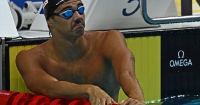 Nuoto, azzurri da sogno: Ceccon vince i 100 dorso con il record del mondo, Pilato oro a 17 anni nei 100 rana