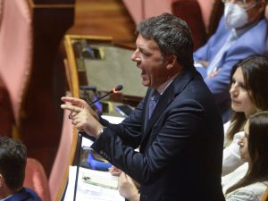 “Il Donbass? Pensa sia un prete spagnolo”. Renzi annienta così Toninelli in tv