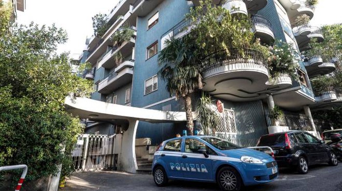 Un altro femminicidio a Roma: uccide la moglie e veglia su di lei. La confessione choc del pensionato