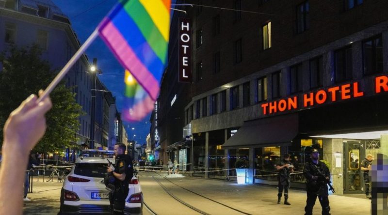 Oslo, uomo spara davanti a un locale gay a poche ore dalla parata del Pride: 2 morti e almeno 19 feriti