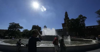 Milano, il sindaco Sala firma l’ordinanza anti-siccità: stop a prelievi per giardini, piscine e auto