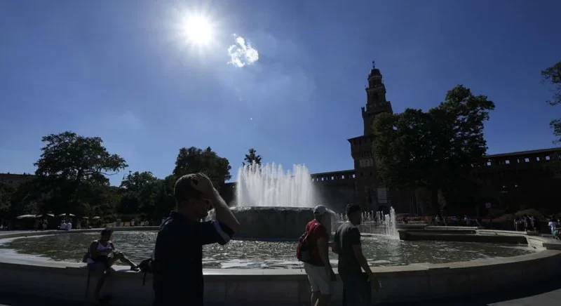 Milano, il sindaco Sala firma l’ordinanza anti-siccità: stop a prelievi per giardini, piscine e auto