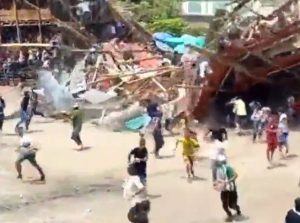 Colombia, crollano gli spalti dell’arena durante la corrida: centinaia le persone coinvolte, ci sono vittime