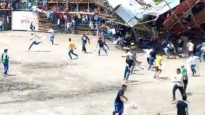 Colombia video choc, crolla la tribuna durante una corrida: 5 morti e centinaia di feriti