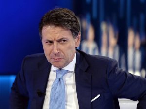 “È grave che si intrometta”. Conte a gamba tesa contro Draghi