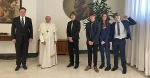 Papa Francesco riceve Musk: affrontati i temi della tecnologia e della natalità