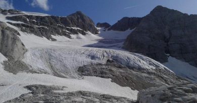 Almeno 5 persone sono morte a causa del crollo di una porzione di ghiacciaio nella Marmolada, il più alto gruppo montuoso delle Dolomiti