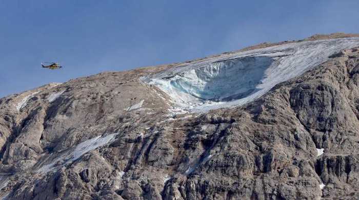 Marmolada, ricerche riprese con elicotteri e droni. I dispersi sono 13