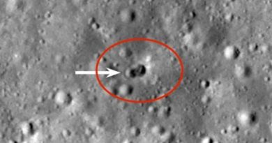 Un nuovo doppio cratere sulla Luna ha fatto venire più di un dubbio alla Nasa