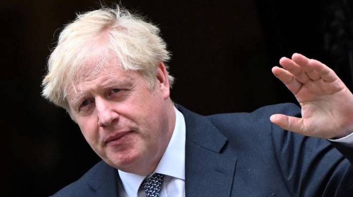 Johnson sempre più solo, via due ministri. E ora il suo governo ritorna in bilico