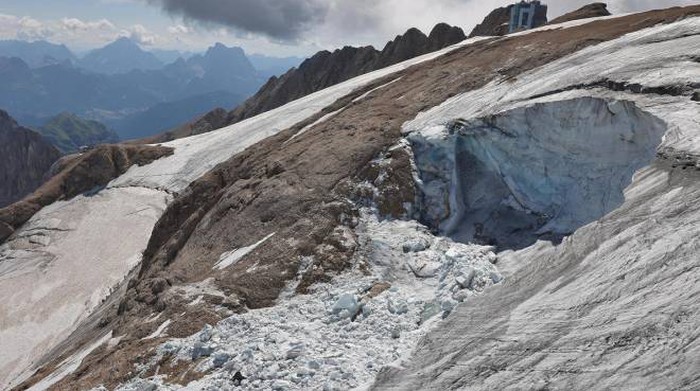 Marmolada, dolore e rabbia tra i parenti delle vittime. “Non dovevano lasciarli salire”