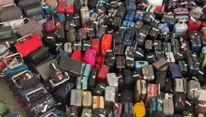 “In aereo viaggate solo con il bagaglio a mano”. Il consiglio del ministero ai passeggeri