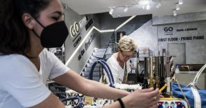 Covid, oggi in Italia 107.786 nuovi positivi (+14,5% sulla settimana) e 72 morti