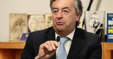 Bufera social su Burioni,  l’accusa: body shaming contro una ragazza  Meloni: «Chiedi scusa»