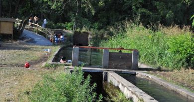 Tuffo nel canale a Parabiago, morto il 13enne rimasto incastrato in una chiusa