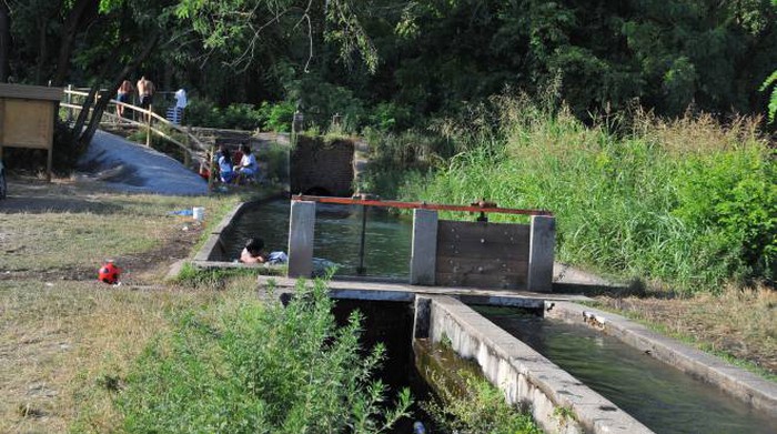 Tuffo nel canale a Parabiago, morto il 13enne rimasto incastrato in una chiusa
