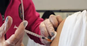 Coronavirus, ultimi dati. In Puglia altri 2.933 casi e 1 decesso
