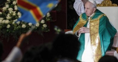 Bergoglio scaccia il fantasma dimissioni “Ma se lascio non farò il Papa emerito”