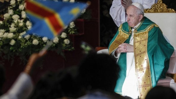 Bergoglio scaccia il fantasma dimissioni “Ma se lascio non farò il Papa emerito”