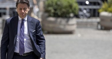 Crisi governo, voto di fiducia:  172 sì, 39 contrari. Tutti assenti i 5S. Draghi al Quirinale. La diretta