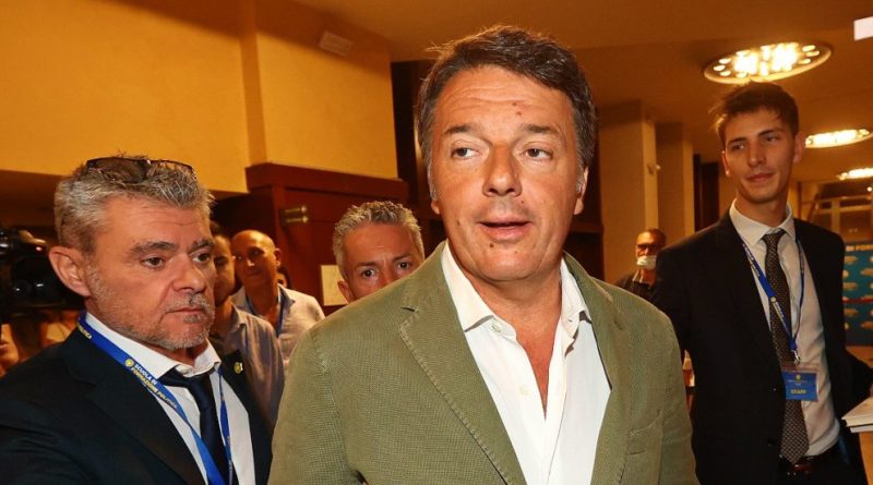 “Draghi bis senza M5s o elezioni”. Ma ora Renzi ci ripensa: “Ripartire con loro? Decide il premier, il voto è un danno per il Paese”