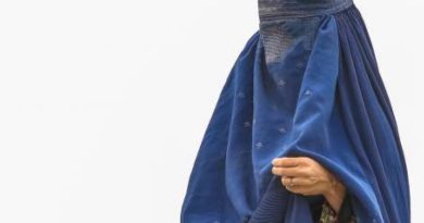 “Togliti il burqa”. E scoppia la furia dell’islamica