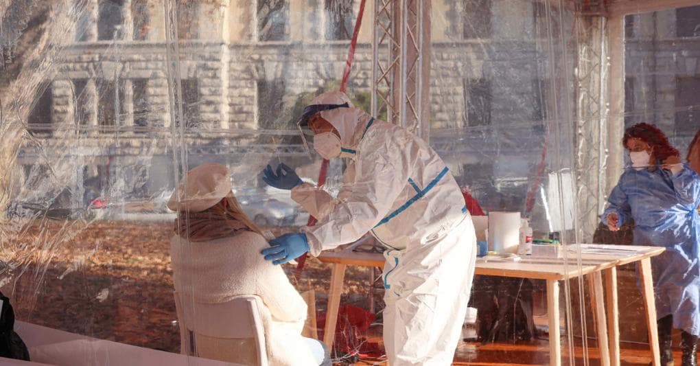 Covid, oggi 80.653 nuovi casi (-24,7% settimanale) e 157 decessi