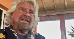 M5s, Grillo attacca Di Maio: “Giggino a cartelletta ora aspetta di archiviarsi in qualche ministero della Nato”
