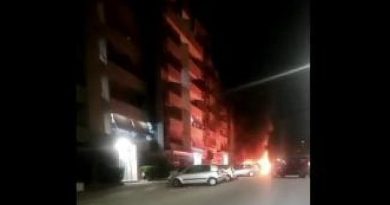 Esplosioni nella notte a Ponticelli, il video delle fiamme